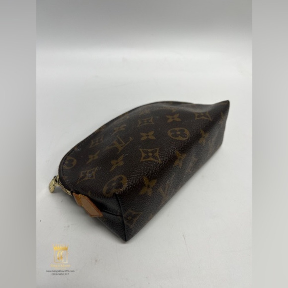 Louis Vuitton Cosmetics Pouch - Picture 8 of 13